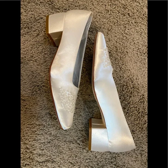 🤍Nina • white wedding block heel pump • 6.5 • EUC - Picture 2 of 6